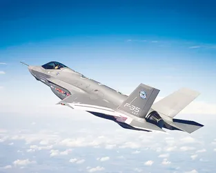 Nhật Bản mua chiến đấu cơ đối phó với Trung Quốc