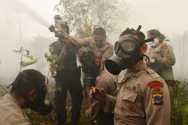 Singapore truy tố các công ty Indonesia gây ô nhiễm môi trường