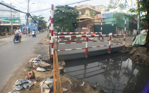 Xây cầu, thông dòng chảy kênh Chiến Lược