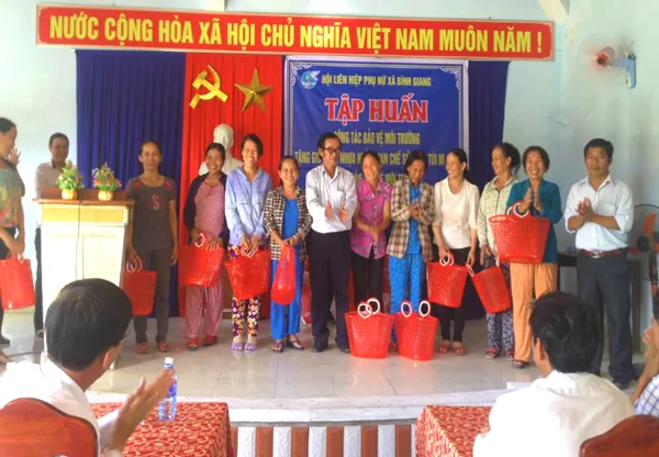 Nhân rộng mô hình “Đi chợ bằng giỏ nhựa”