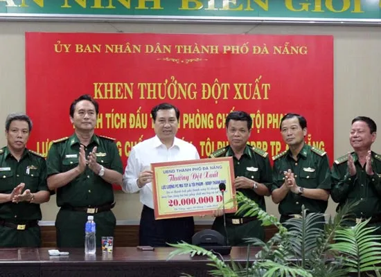 Đà Nẵng: Thưởng đột xuất Bộ đội Biên phòng bắt tội phạm