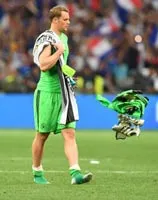 Xin cho tôi một vé gặp Neuer! ảnh 2