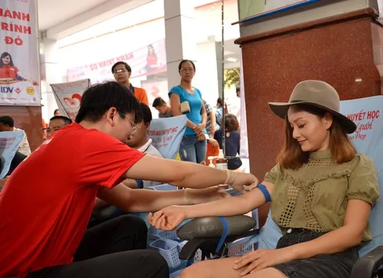 Thu gần 1.000 đơn vị máu tại Ngày hội hiến máu tình nguyện