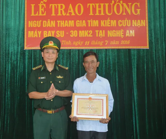 Khen thưởng các ngư dân cứu sống phi công SU-30MK2