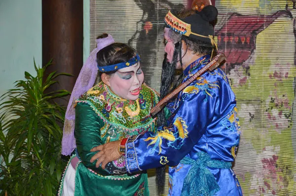 Truyền vai hát bội cho thiếu nhi