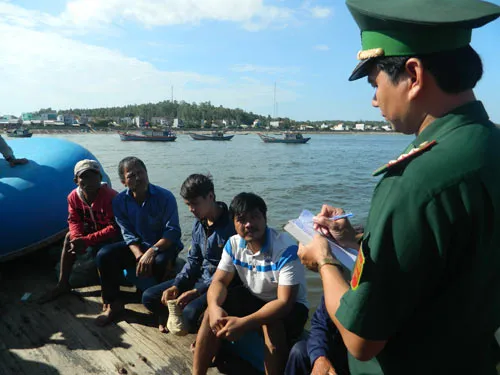 5 ngư dân bị tàu Trung Quốc đâm đã vào tới đất liền an toàn ảnh 2