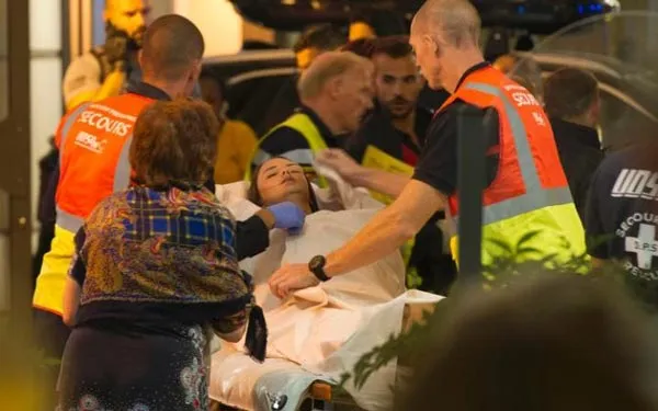 Khủng bố lao xe tải vào đám đông ở Pháp, 84 người chết ảnh 2