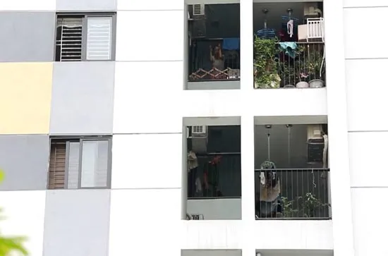 Rơi từ tầng 11 chung cư, bé trai 6 tuổi tử vong