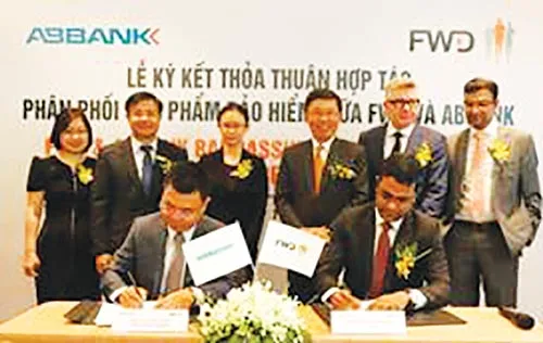 ABBANK và FWD ký kết thỏa thuận phân phối sản phẩm bảo hiểm - ngân hàng