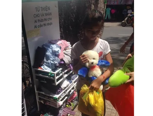 Ai thừa thì cho, ai cần thì nhận