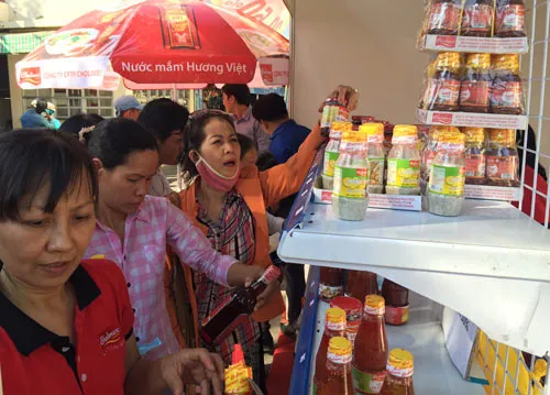 Đưa thực phẩm sạch đến với công nhân ảnh 2