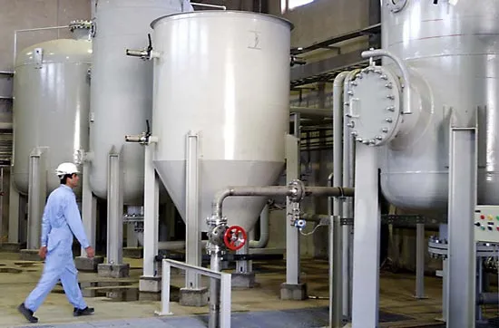 Nga mua 40 tấn nước nặng của Iran