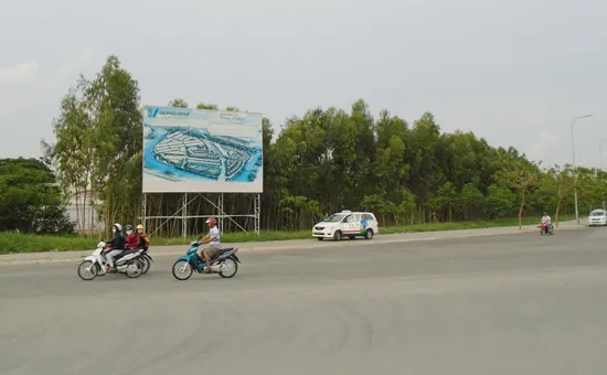 Cấp sổ đỏ nhầm, dân khổ…