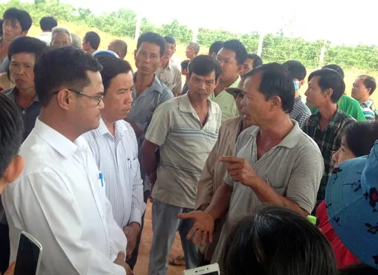 Hơn 100 con người phải chịu mùi hôi thối từ bãi rác