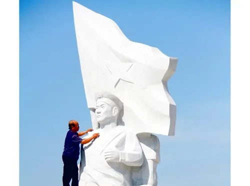 Trên công trình tưởng niệm Gạc Ma