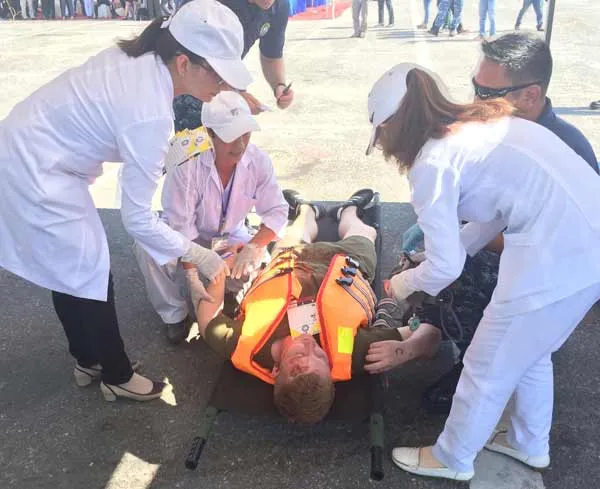 Hải quân Hoa Kỳ, Nhật Bản và Việt Nam diễn tập cứu nạn trên vùng biển Đà Nẵng ảnh 5