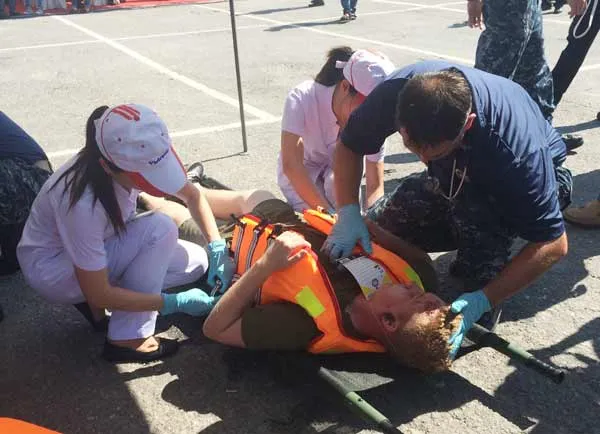 Hải quân Hoa Kỳ, Nhật Bản và Việt Nam diễn tập cứu nạn trên vùng biển Đà Nẵng ảnh 6