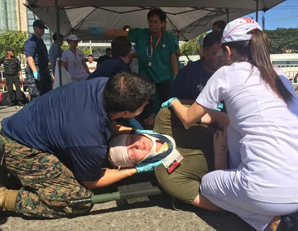 Hải quân Hoa Kỳ, Nhật Bản và Việt Nam diễn tập cứu nạn trên vùng biển Đà Nẵng ảnh 7