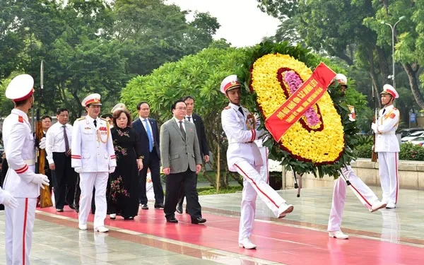 Lãnh đạo Đảng, Nhà nước dâng hương tưởng niệm các anh hùng, liệt sĩ ảnh 5