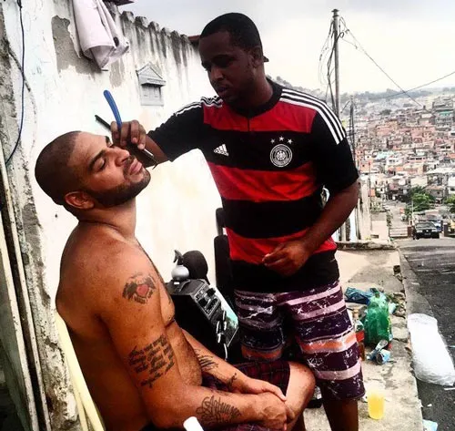 Adriano, chuyện một hoàng đế lưu vong ảnh 1