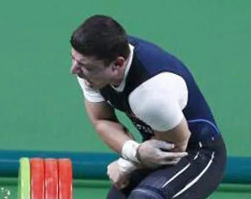 Kinh hoàng đô cử Karapetyan gãy cánh tay khi thi đấu ảnh 2