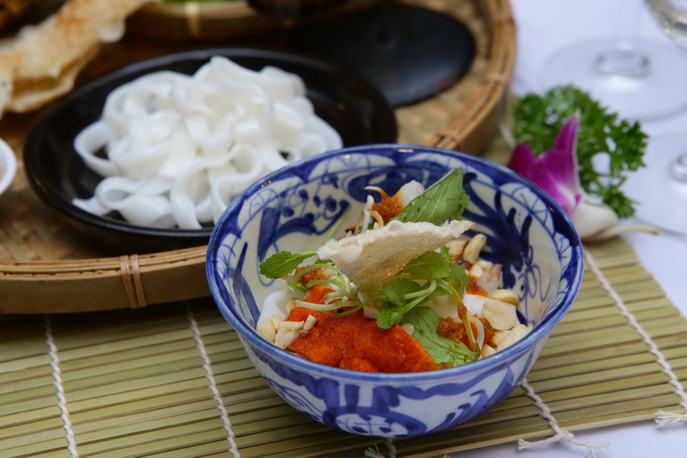 Mixed noodle in the central region Spicy mango in the southern region