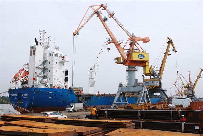 Goods are unloaded at Hải Phòng Port. The port in northern Hải Phòng City is targeted to become the national-level seaport and the international gate of the north for an estimated goods of 109-114 million tonnes in and out and about 25,800 arrivals of foreign tourists by 2020.— VNA/VNS Photo Lâm Khánh