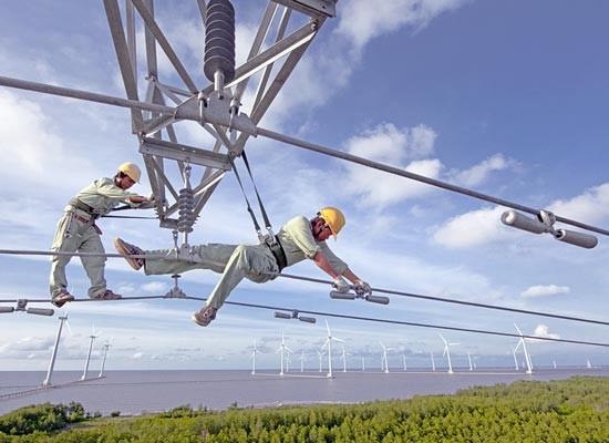 Photo Dan dong dien xanh (Bringing green electric current) by Lam Thanh Liem