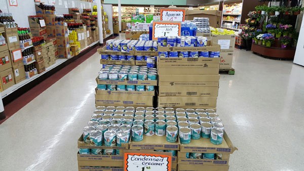Vinamilk's product, densed milk Driftwood and creamer are sold in a supermarket in the US (Photo: SGGP)