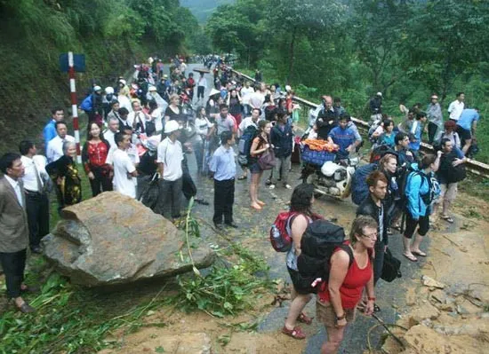 Thủ tướng yêu cầu tập trung ứng phó, khắc phục hậu quả mưa lũ