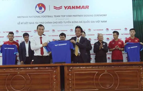 ĐTQG Việt Nam có hợp đồng tài trợ mới ảnh 1