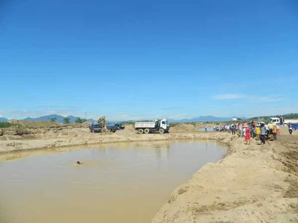 Vụ dân dựng trại chặn xe xúc cát: Sẽ xem xét ngưng dự án