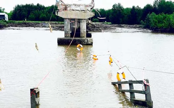 Yêu cầu làm rõ nguyên nhân sập cầu Ô Rô (Cà Mau)