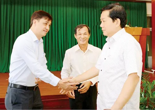 Trước khi trách dân, phải xem lại mình