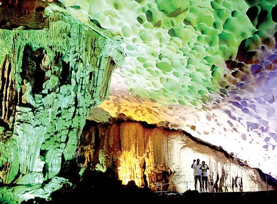 Huyền ảo vịnh Hạ Long ảnh 4