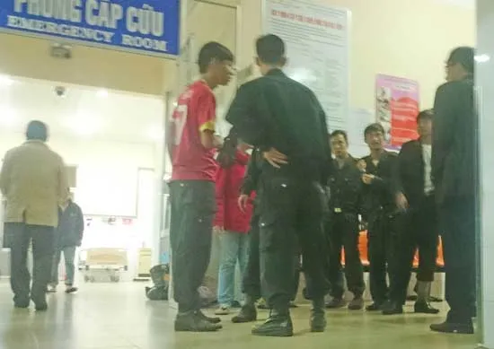 Nhiều cảnh sát bị thương khi bắt giữ nghi can tấn công kiểm lâm