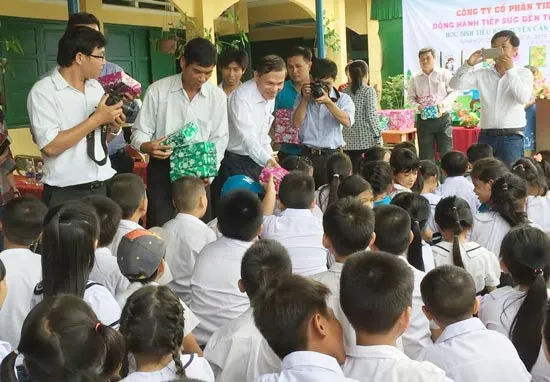 TIE tài trợ chương trình “Đồng hành tiếp sức đến trường”