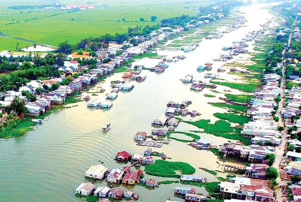 Làng nuôi cá bè Châu Đốc