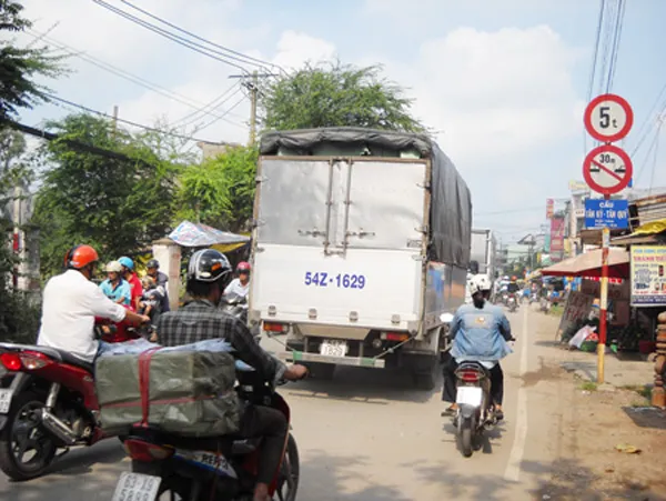 Cấm lưu thông qua cầu Tân Kỳ Tân Quý, quận Bình Tân