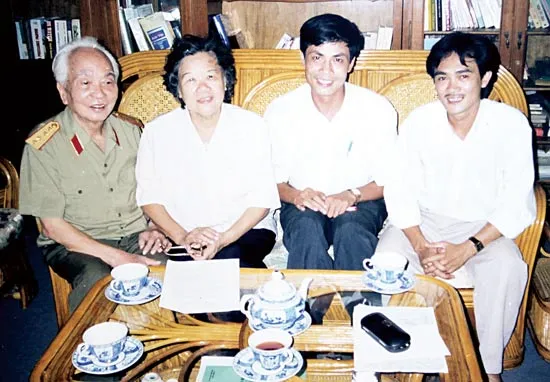 Đại tướng Võ Nguyên Giáp với nhà văn trẻ