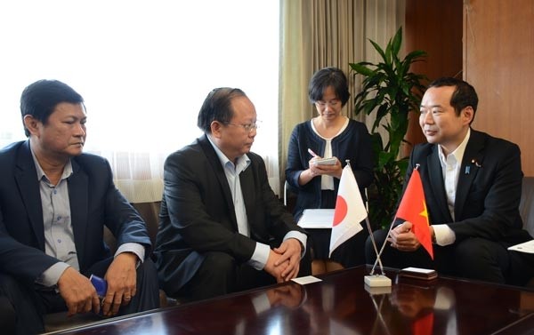The city leaders work with Japanese Deputy Minister of Land, Infrastructure, Transport and Tourism. (Photo: SGGP)