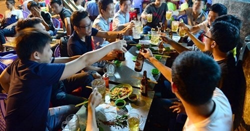 The general alcohol consumption rate of Vietnamese people was high at 43.8 per cent of the country’s adult population (Photo: vtc.vn)