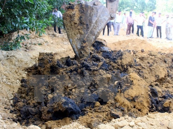 Formosa's waste is unearthed at a farm in Ky Trinh ward of Ky An town (Photo: VNA)