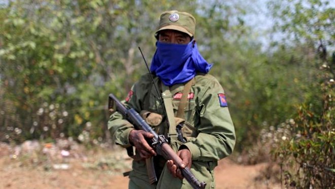 A rebel soldier of the Myanmar National Democratic Alliance Army (MNDAA) holds his rifle. (Source: news.yahoo.com)