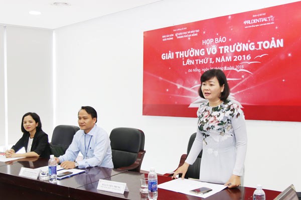 Ms. Ly Viet Trung, deputy editor in chief of Sai Gon Giai Phong Newspaper speaks at the press conference of the event. (Photo: Sggp)