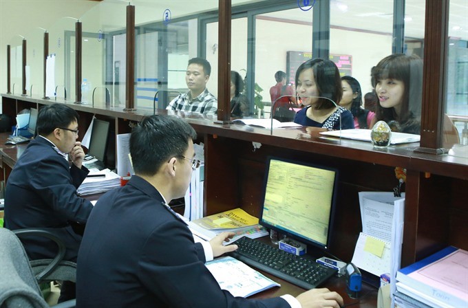 Business customers declare import/export goods via Hữu Nghị Customs Bordergate Division in northern Lạng Sơn Province. E-customs, as part of e-Government, helps increase the quality of public service delivery. — VNA/VNS Photo Hoàng Hùng