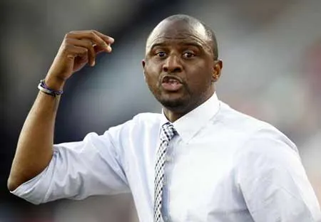 Petit: Vieira không hài lòng với Wenger ảnh 1