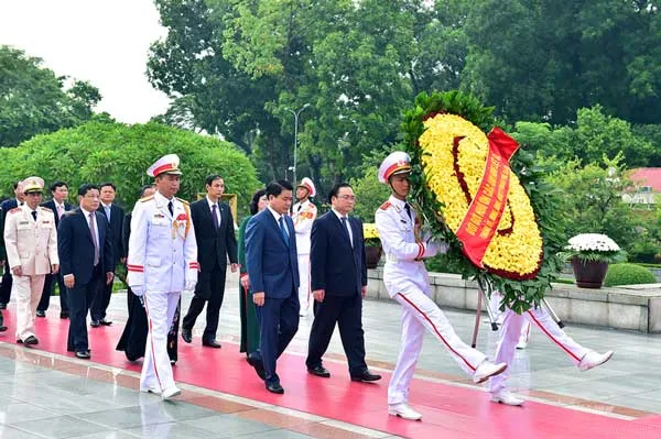 Lãnh đạo Đảng, Nhà nước vào Lăng viếng Chủ tịch Hồ Chí Minh ảnh 5