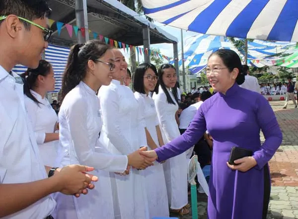 100% học sinh Trường THPT Nguyễn Hữu Cầu được học 2 buổi/ngày