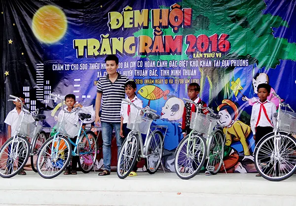 Mang Trung thu yêu thương đến trẻ em nghèo ảnh 5